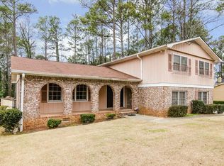 3219 Wintercreeper Dr, Lithonia, GA 30038