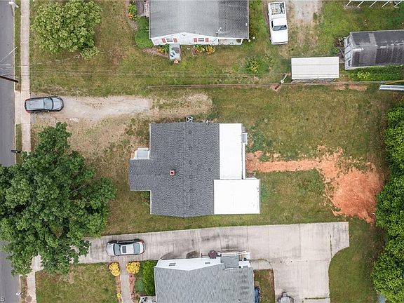 3rd image of 1704 S Scales St
