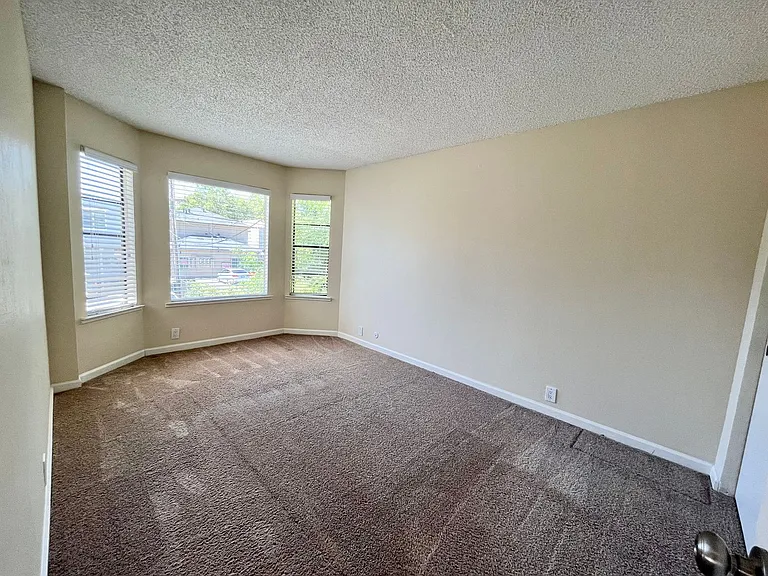 2518 Capitol Avenue — Photo 5