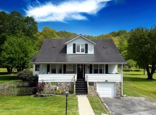 518 Coal River Rd, Glen Daniel, WV 25844