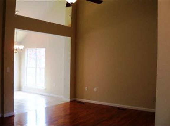 4th image of 1515 Woodland Cove Dr NE