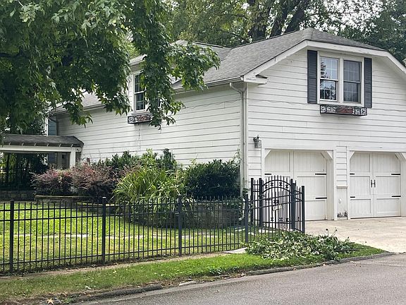 4th image of 913 Young Ave