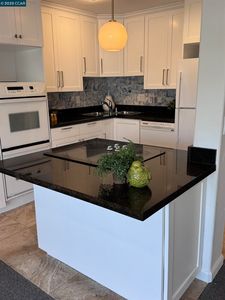 7 Embarcadero W APT 209, Oakland, CA, 94607