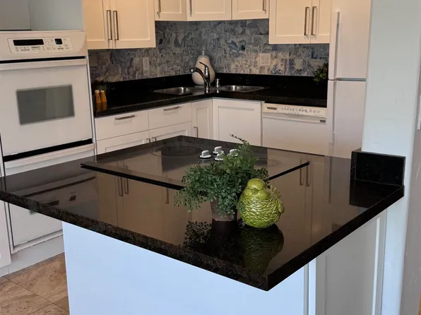 7 Embarcadero W APT 209, Oakland, CA 94607