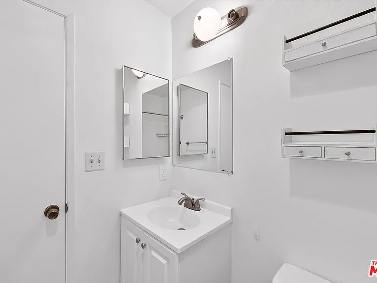 19221 Sherman Way #40 — Photo 20