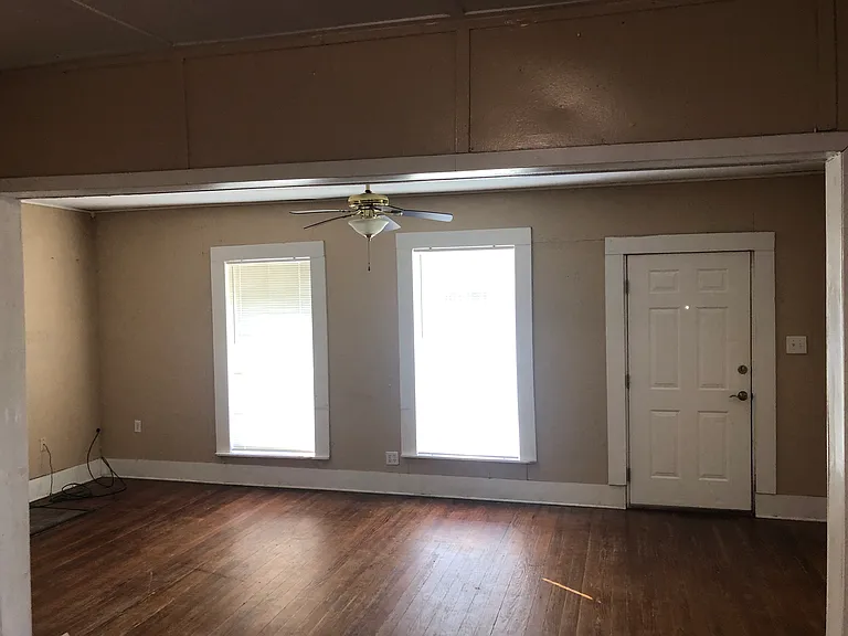 1052 W Jones St — Photo 2
