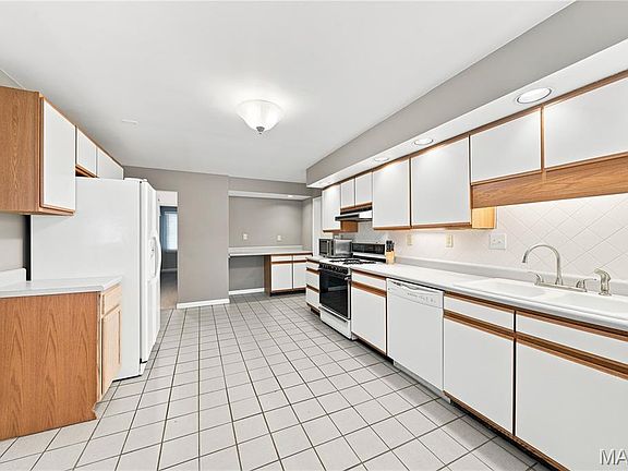 4th image of 80 La Venta Dr
