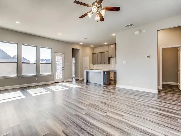 1605 Canals Dr — Photo 5