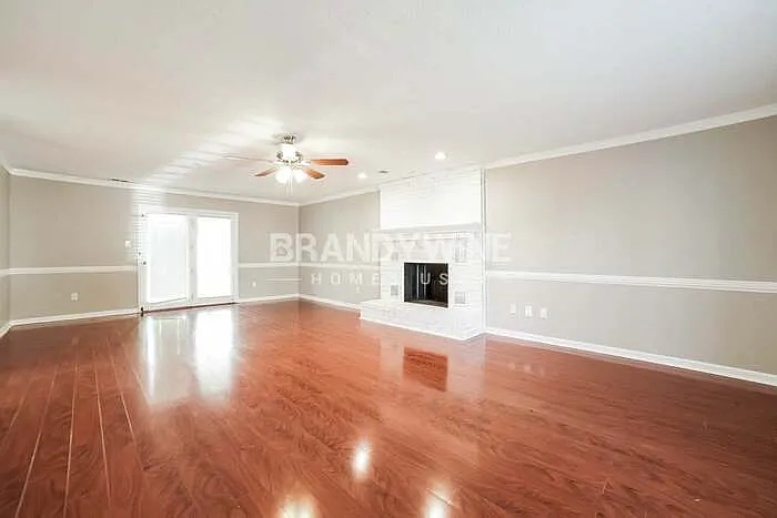 7477 Stonington Dr — Photo 12
