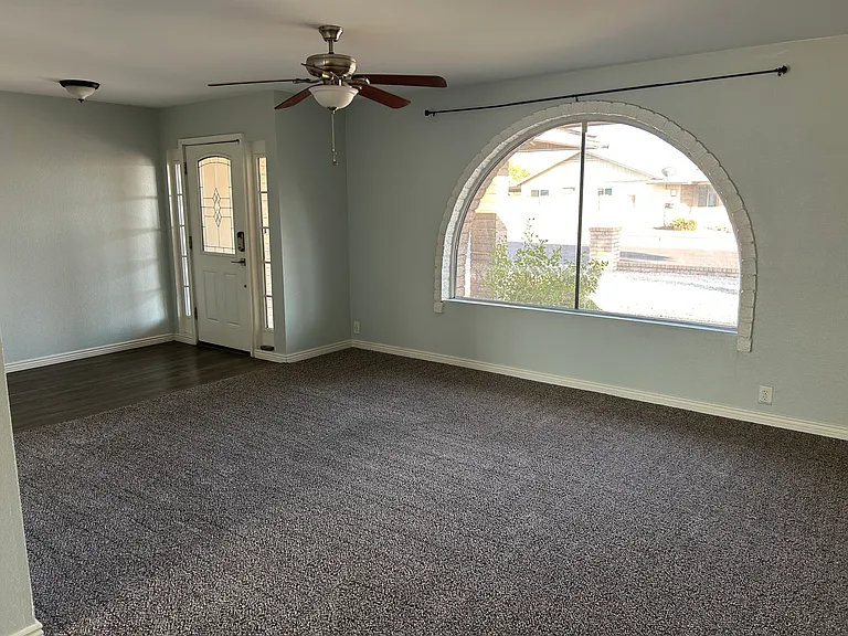 3742 W Sandra Ter — Photo 8