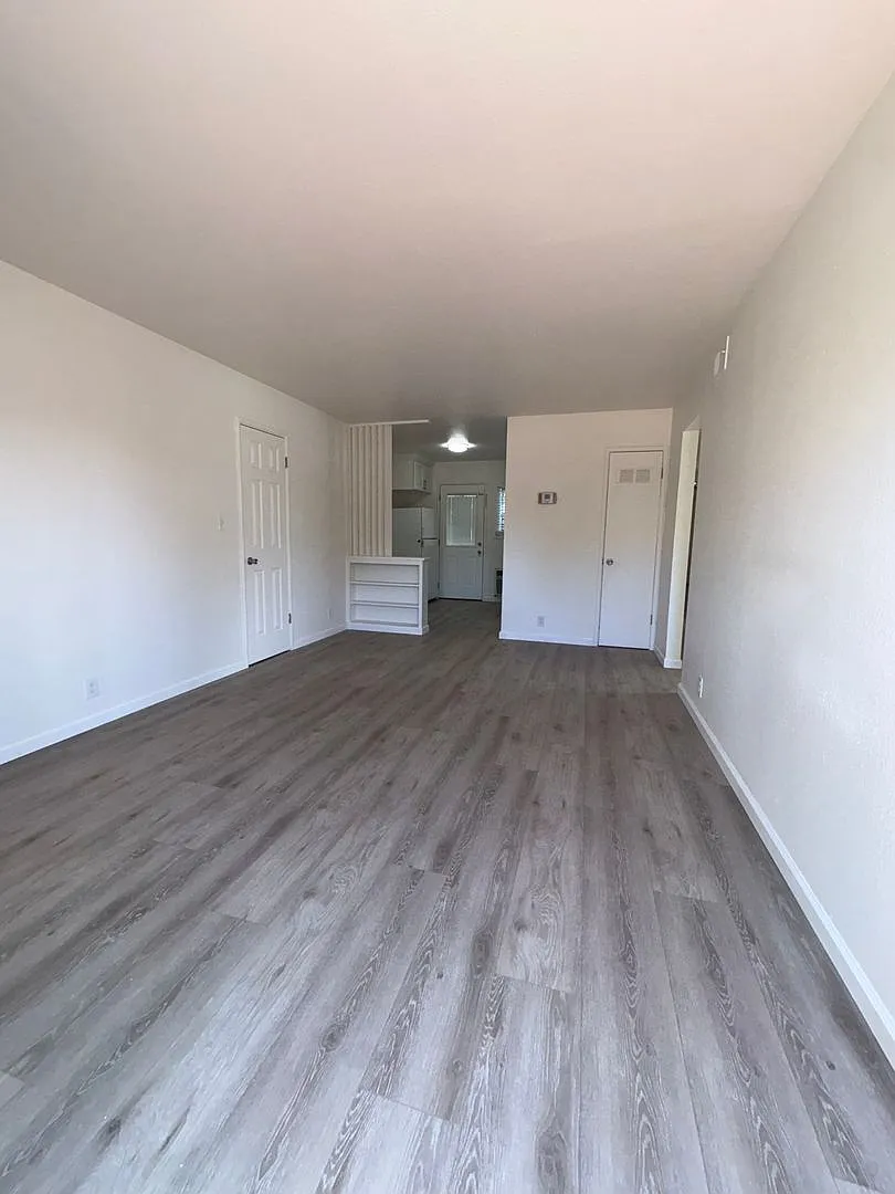 741a — Photo 3