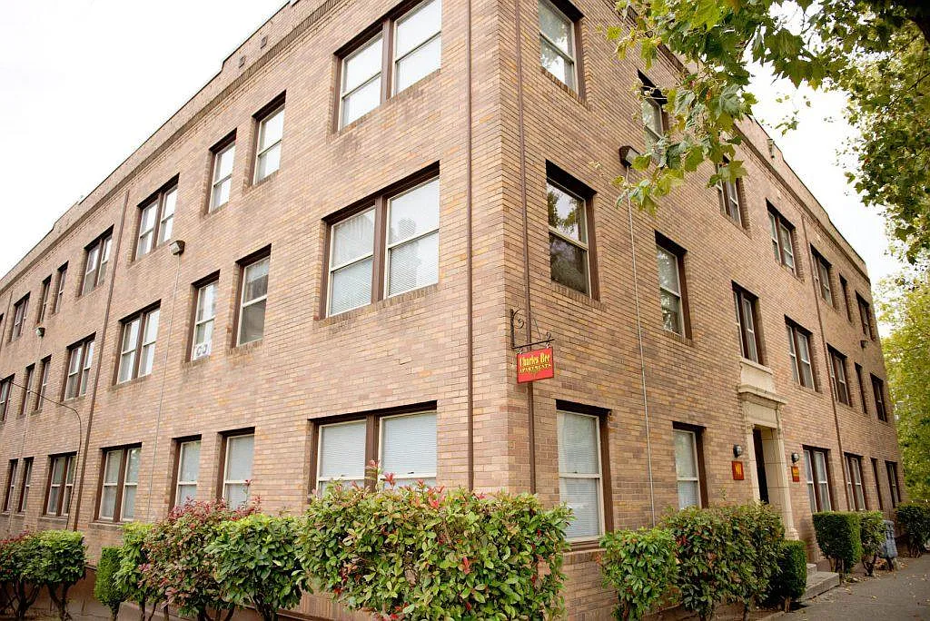 CharlesBee Apartments — Photo 4