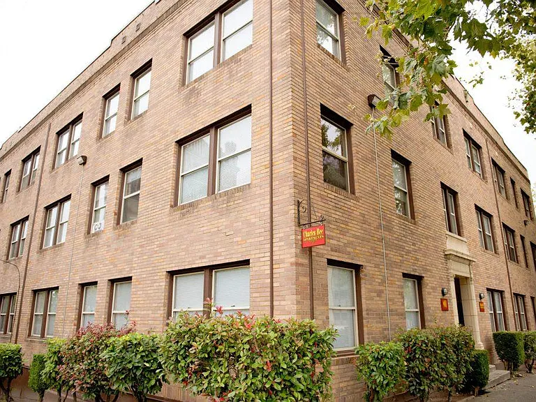 CharlesBee Apartments — Photo 4