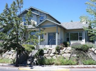 808 Mountain Meadows Dr, Ashland, OR 97520