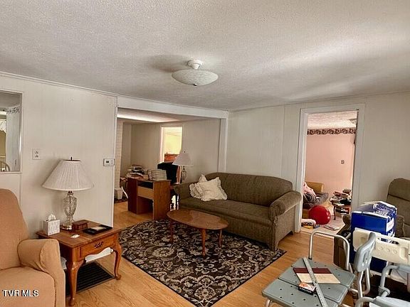 5th image of 16966 Wise St