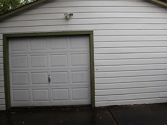 5th image of 415 Brown Dr