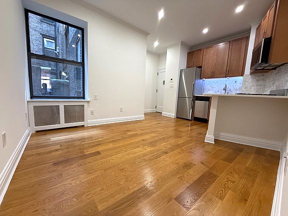 4th image of 355 W 51st St APT 5