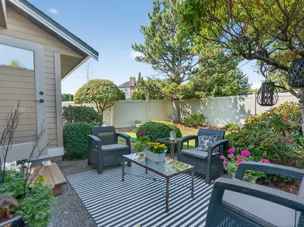 15121 19th Ave #116, Surrey, BC V4A 8J4