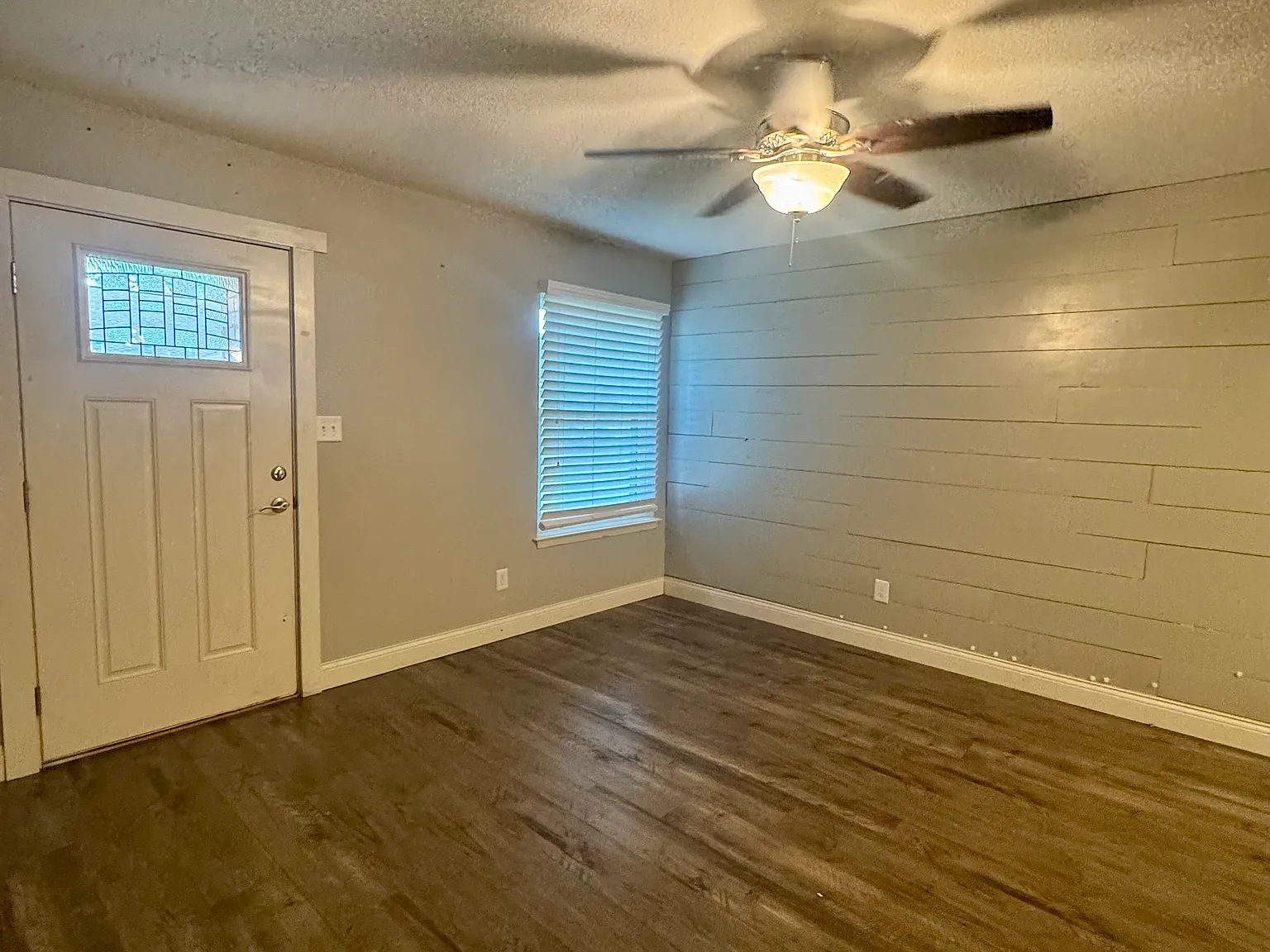 2 bed, 927 sqft, $1,350 — Photo 4