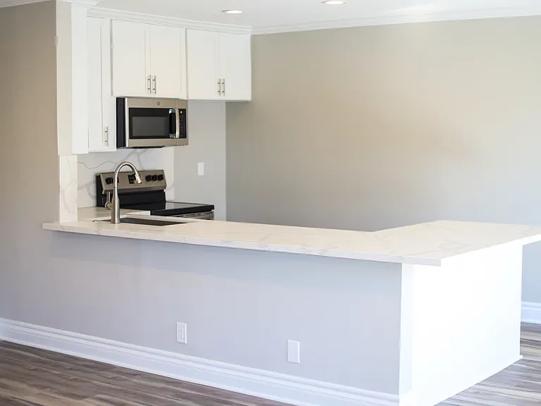 Lunada Bay Apartments — Photo 8