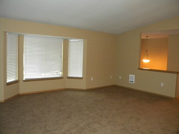 5th image of 10601 210th Avenue Ct E