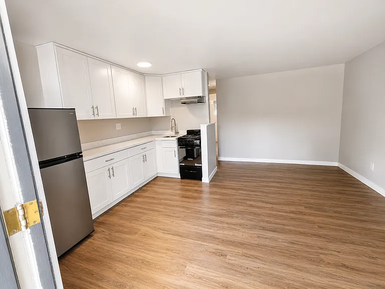 320 Valley St — Photo 22