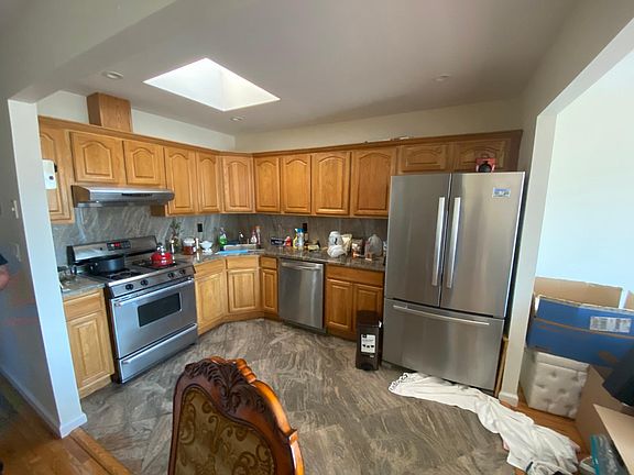 2nd image of 285 Bay 11th St #2