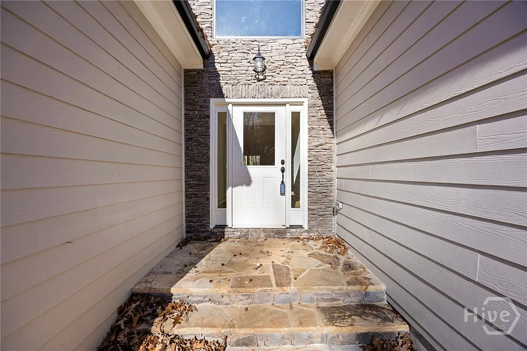 3 bed, 2.0 bath, 1884 sqft, $3,600 — Photo 2
