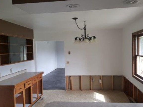 4th image of 536 W 1st St