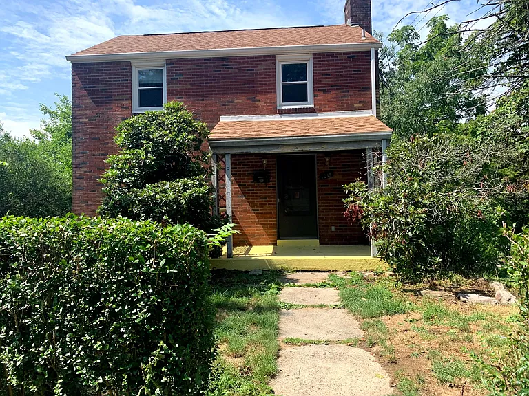 1015 Willow Dr — Photo 3