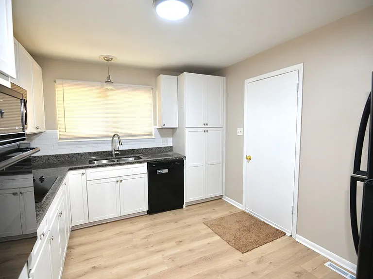278 Appian Ave — Photo 6
