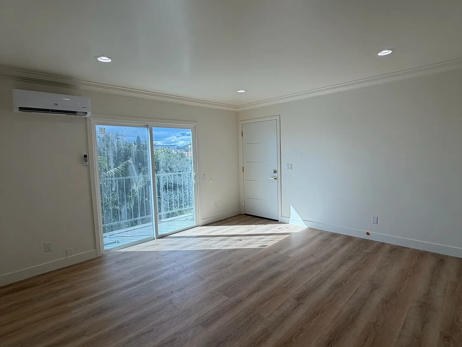 2 bed, 736 sqft, $2,800 — Photo 2