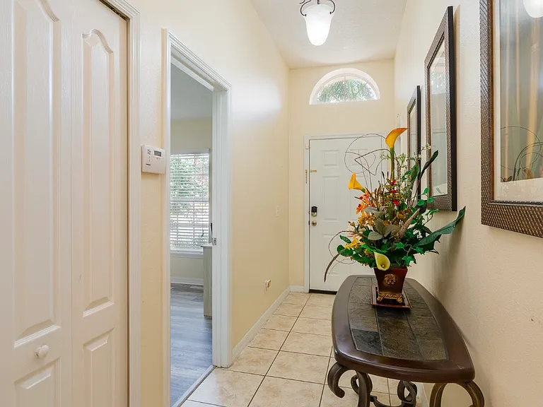 2178 Royal Ridge Dr — Photo 12