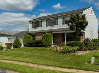 19 Davis Dr, Newark, DE 19702