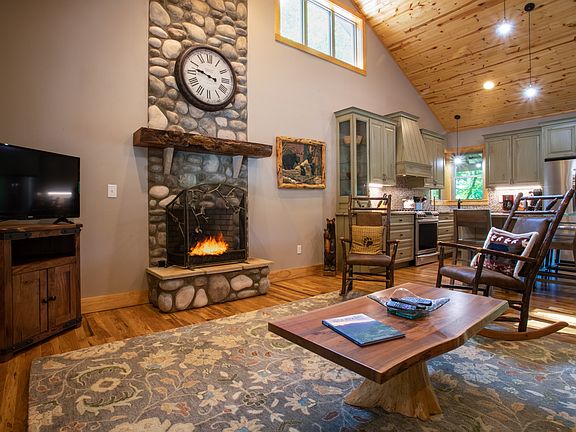 2nd image of 122 Clark Mountain Dr
