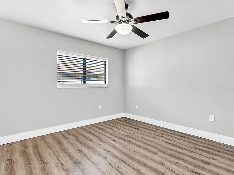 5684 Baywater Dr — Photo 20