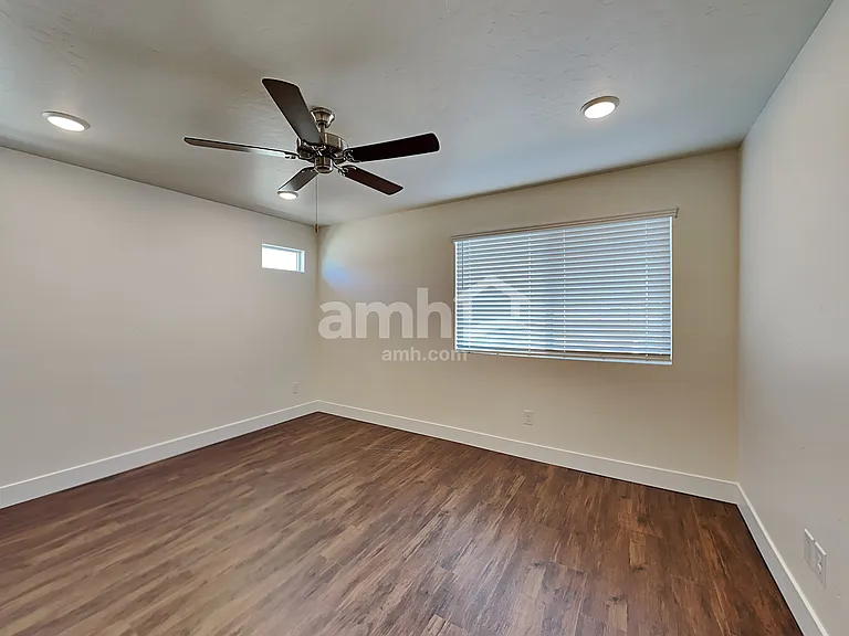 1017 S Moorside Ave — Photo 10