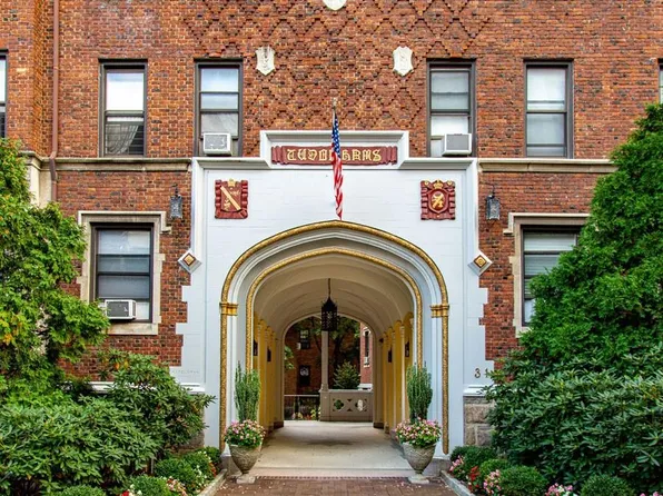 31 Pondfield Road W #4, Bronxville, NY 10708