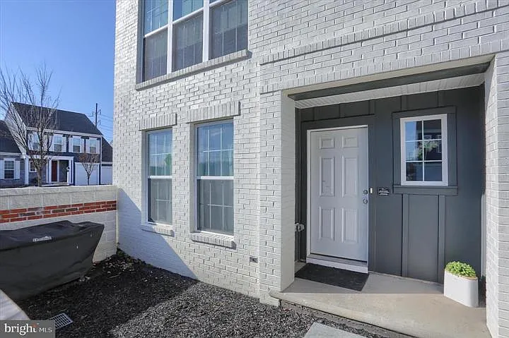 3122 Bullfinch Ln — Photo 2