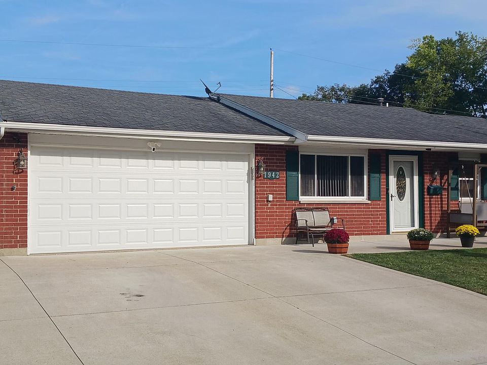 1st image of 1942 Fair Oaks Dr