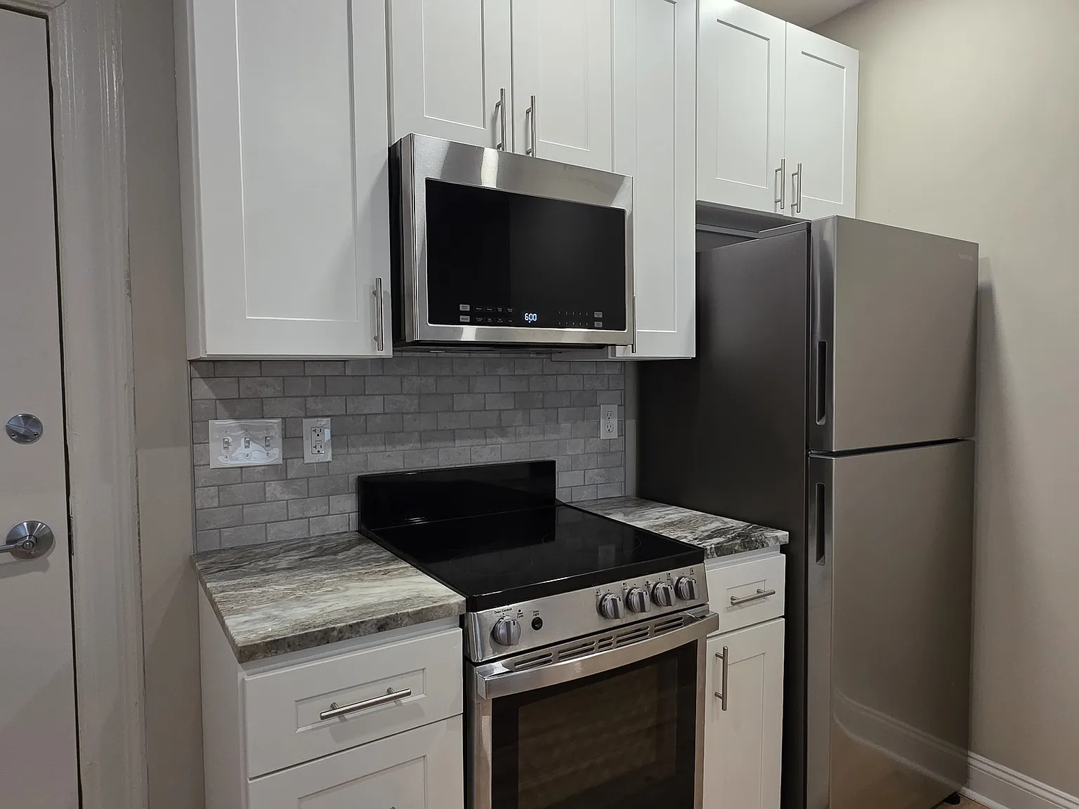 1 bed, 591 sqft, $2,115 — Photo 4