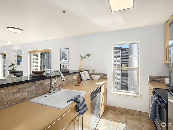 5th image of 1550 Eastlake Avenue E #506