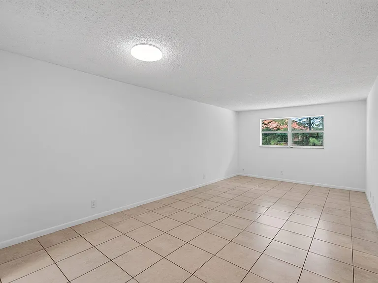 450 SW 2nd Ave #205 — Photo 7