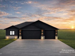 200 Paradise Dr, Bismarck, ND 58504