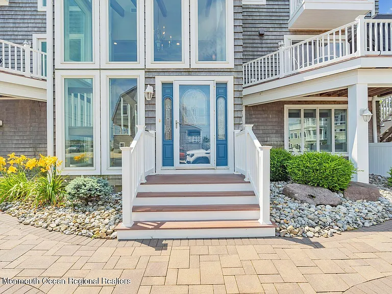 1101 S Ocean Ave — Photo 4