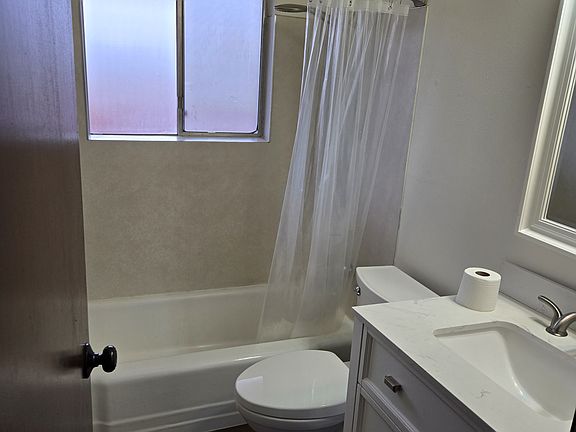 4th image of 905 8th Ave NW APT 1