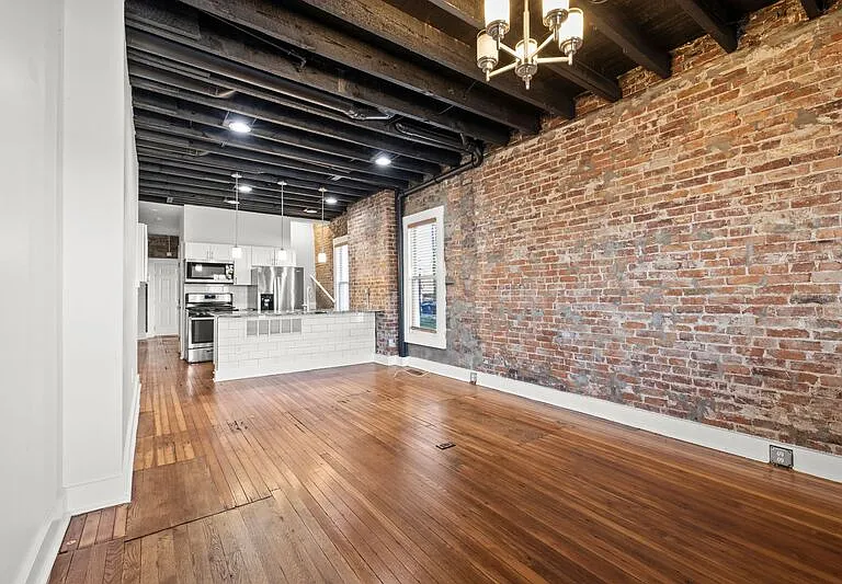 1683 E Main St — Photo 4