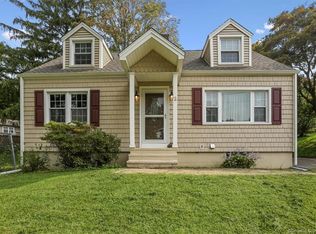 2 Circle Ter, Danbury, CT 06810