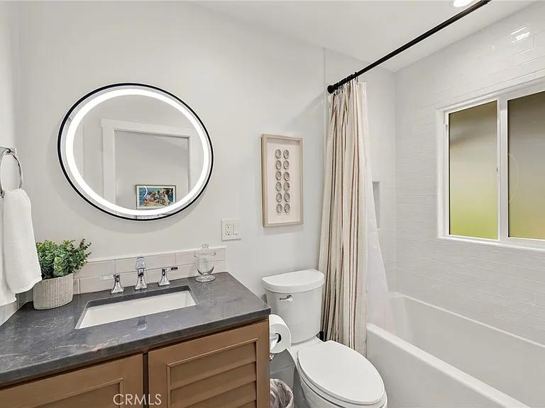 74 Blue Lagoon — Photo 31