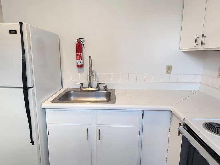 Lincoln Manor Apartments — Photo 7